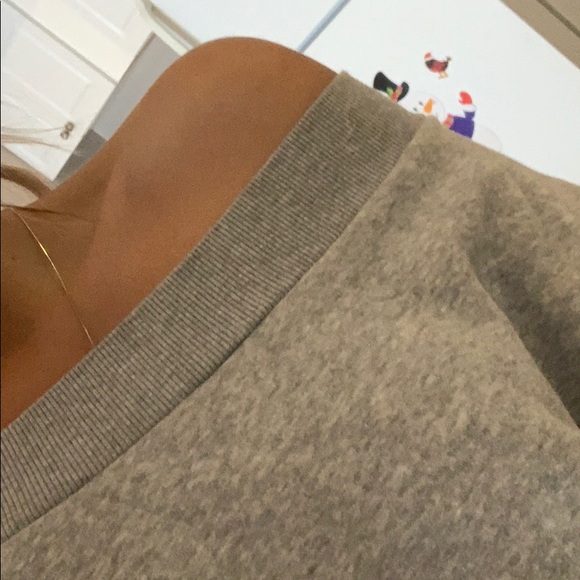 H&M off the shoulder sweater - Picture 4 of 4